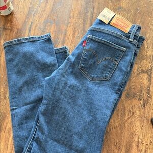 Levi's Blue 314 shaping Straight Leg mid rise Women's Jeans. 27x30
